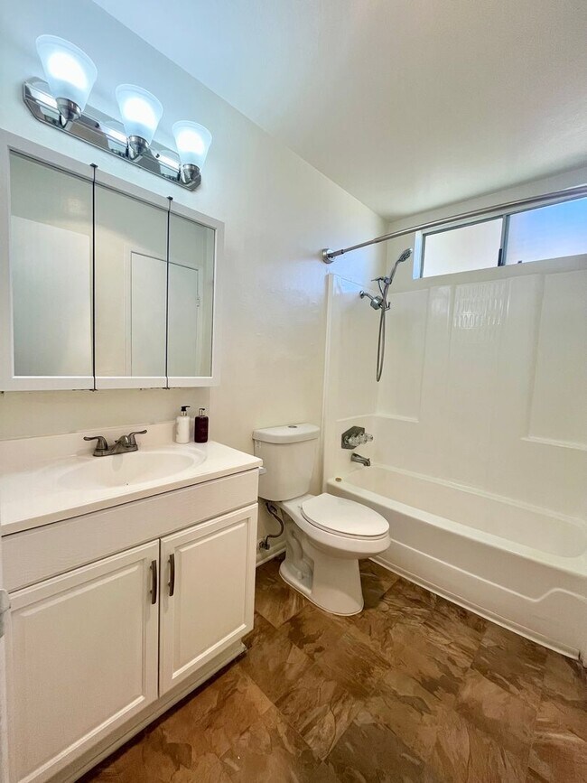 Building Photo - 1450 Melrose Ave