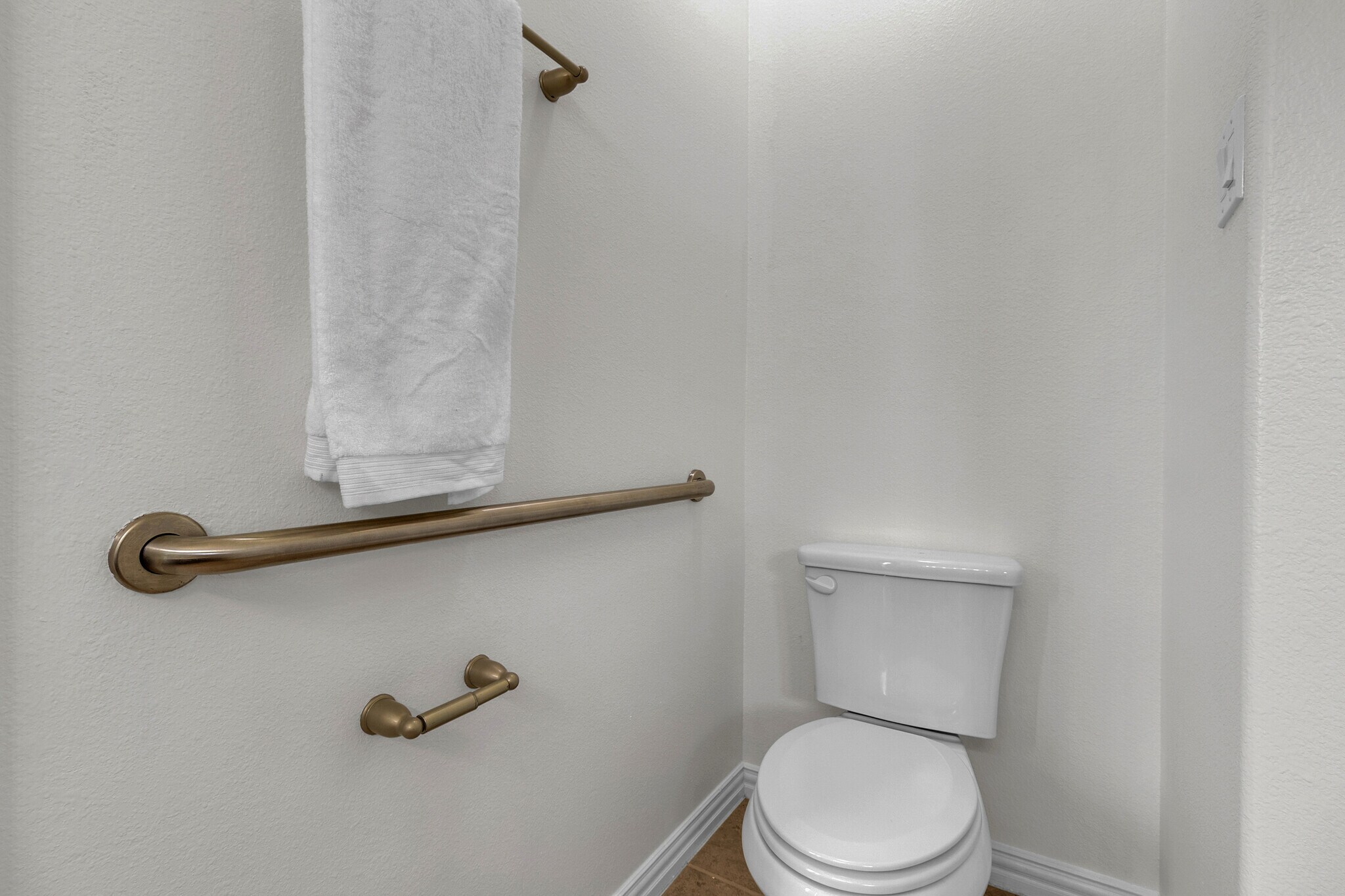 Building Photo - 24506 Forest Canopy Dr