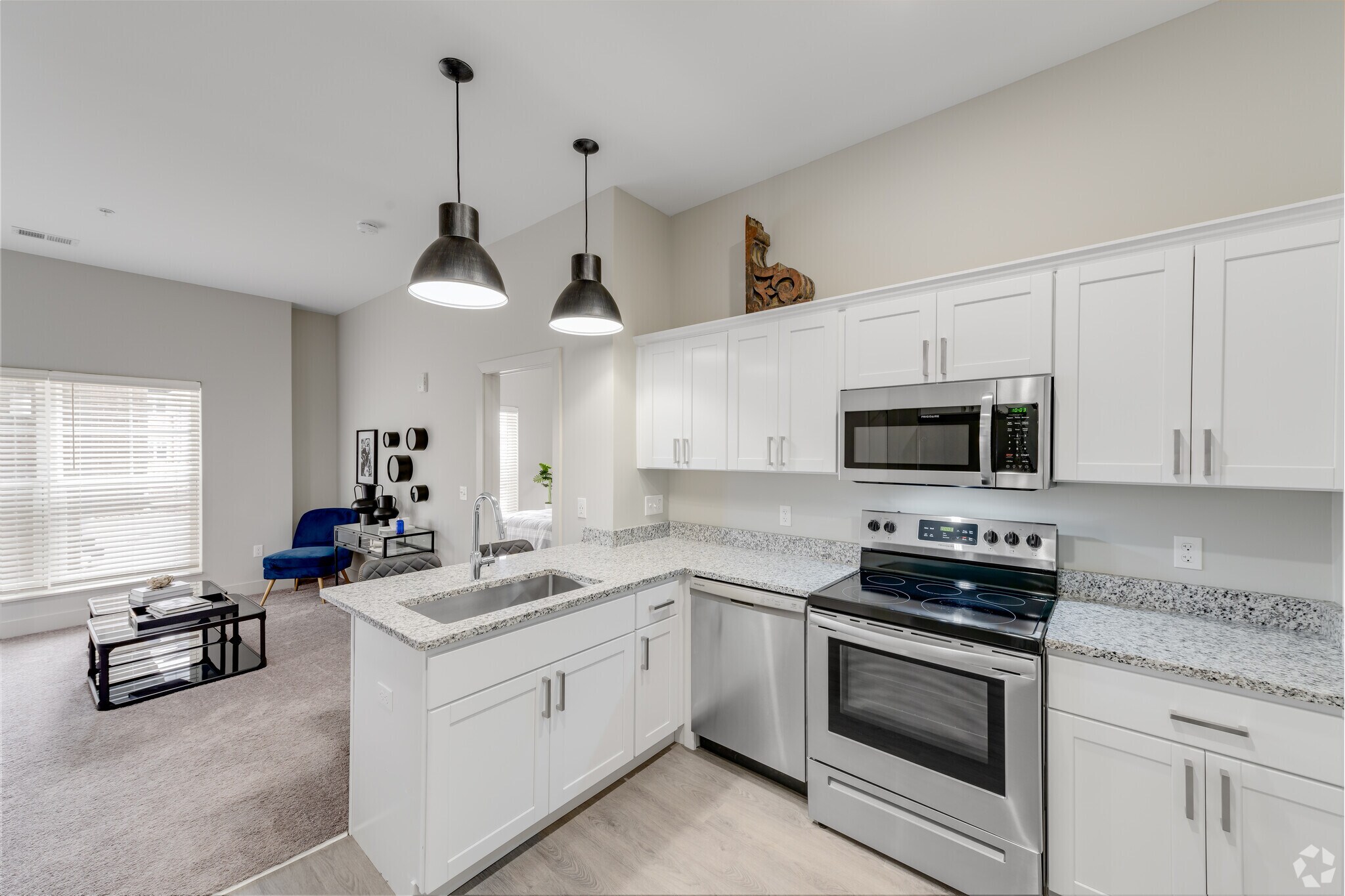 1 BR, 1 BA, 605 SF - Gateway Lofts