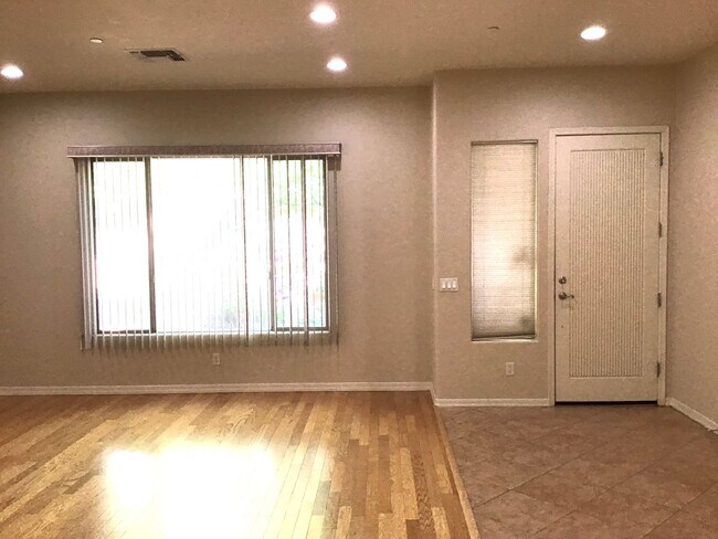 Building Photo - 5 Bdrm, 3 Full bath, clean nice home in Oro Valley-La Canada & Naranja