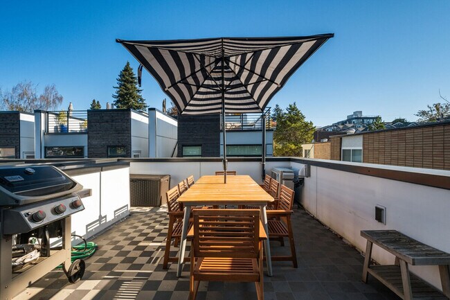 Building Photo - 764A Belmont Pl E