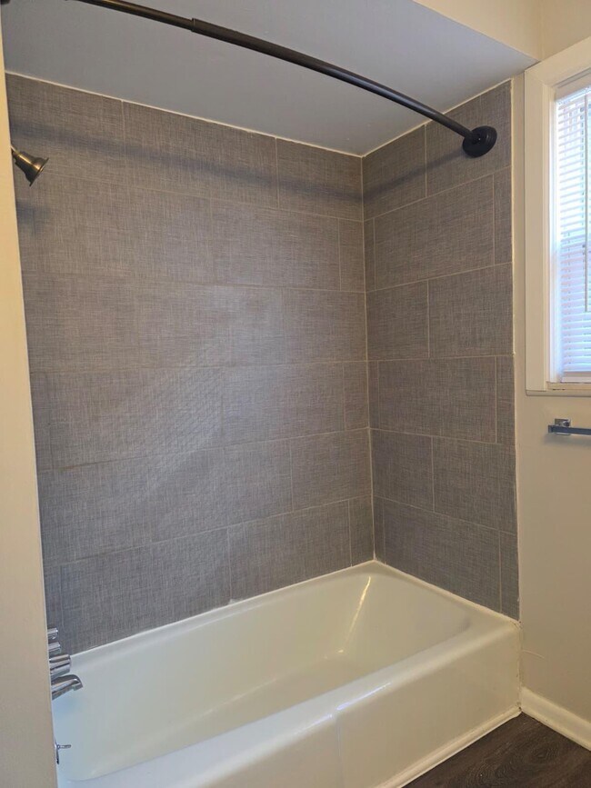 Building Photo - 1170 Bryden Rd