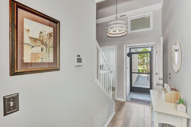 Building Photo - Welcome to your Heatherwood Heaven