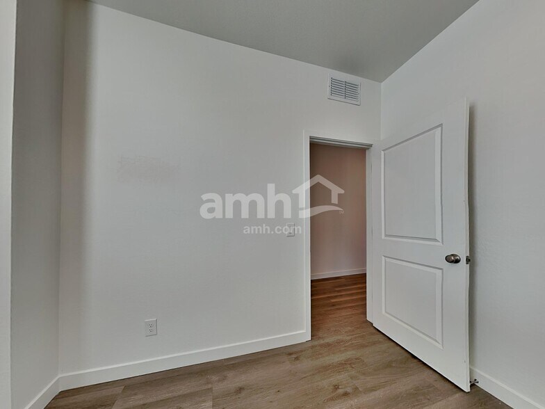 Building Photo - 20177 W Thomas Rd