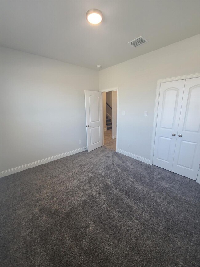 Building Photo - 525 Hillcrest Cir