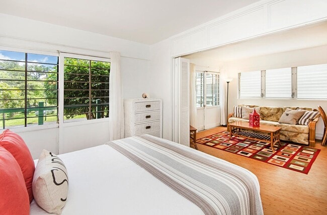 Building Photo - Diamond Head Ambassador #201