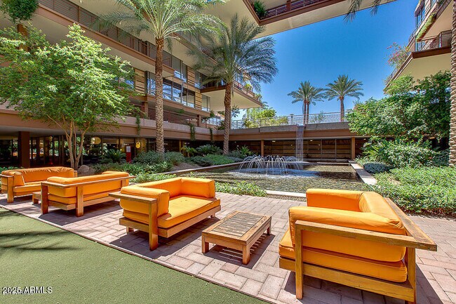 Building Photo - 7161 E Rancho Vista Dr