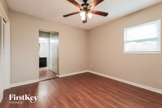 Building Photo - 10112 N Ashley St