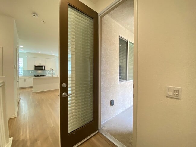 Building Photo - 3 bed, 3.5bath wihtin The Pacific Ridge Community in Oceanside