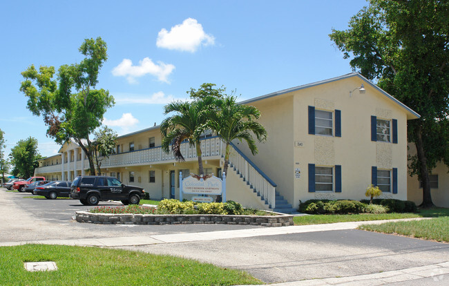 Building Photo - Colonial Park