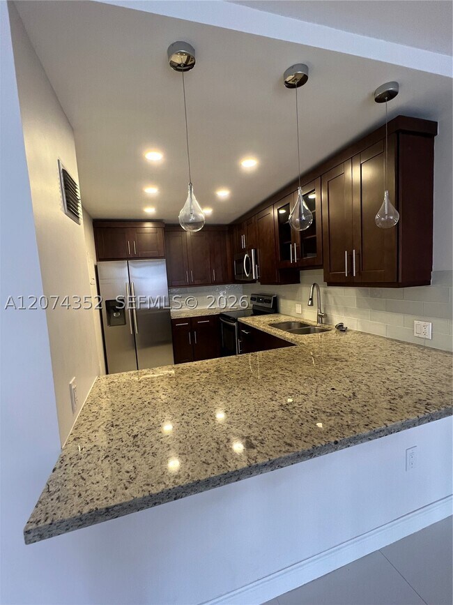 Building Photo - 3375 N Country Club Dr