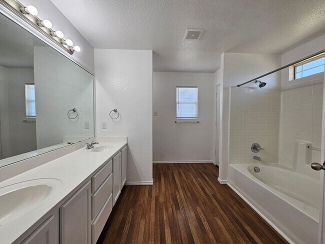Building Photo - BRAND NEW FLOORING - AVAILABLE & MOVE-IN READY!