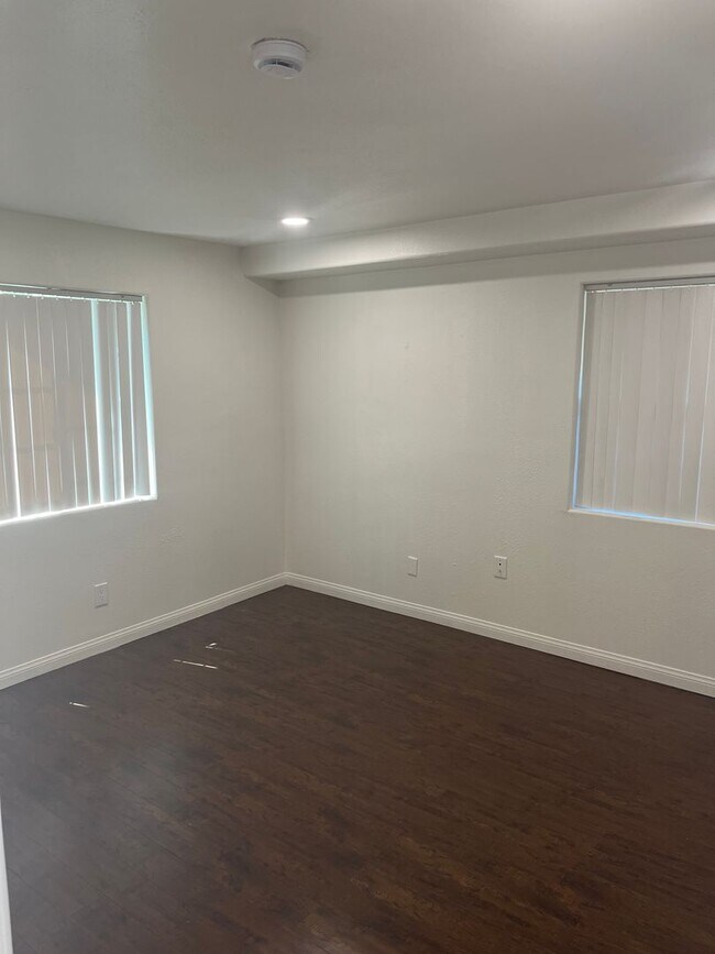Building Photo - 556 Mar Vista Ave