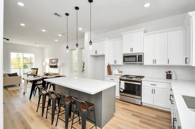 Building Photo - 4802 Elysian St