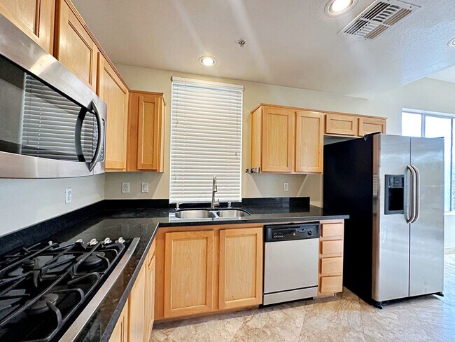 Building Photo - FREE WEEK PROMO! 2 BEDROOM 2 BATH GUARD GATED PARK AVENUE CONDO OFF THE STRIP!