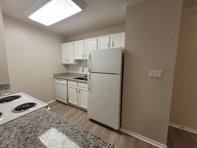 Building Photo - 2 Bed | 2 Bath 1,100 Sq. Ft. Two Car Garag...