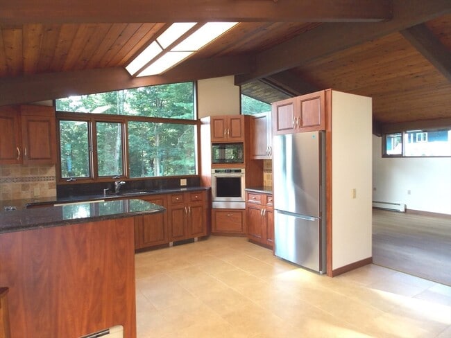 Building Photo - 150 2nd Rd