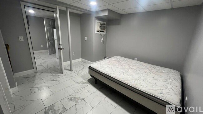 Building Photo - 42 De Soto St