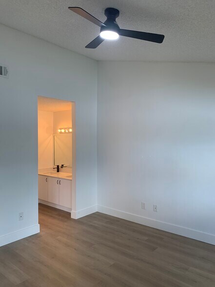 2025 SO FLO Real Estate Group 3532 NW 95th Terr - 3532 NW 95th Ter