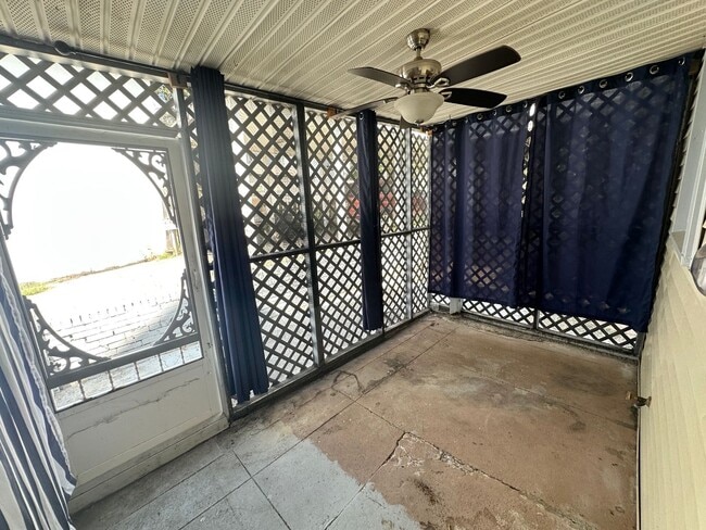 Building Photo - 1 Bedroom with Bonus Room in Lebanon!
