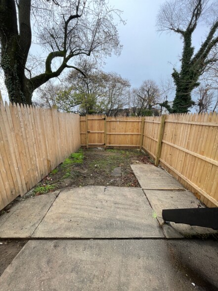 Building Photo - 2945 Walbrook Ave