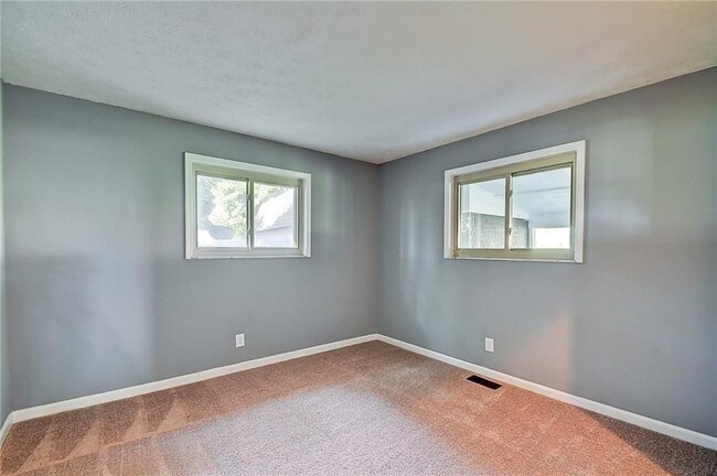 Building Photo - 1108 N Morgantown Rd