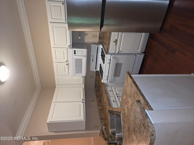 Building Photo - 13810 Sutton Park Dr N
