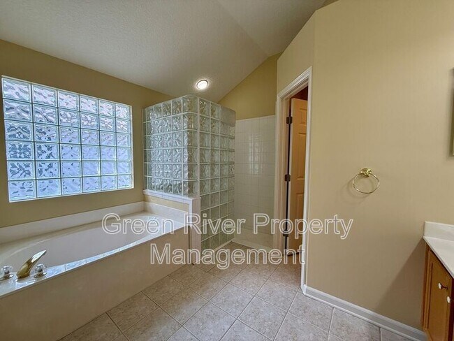 Building Photo - 8716 Canopy Oaks Dr