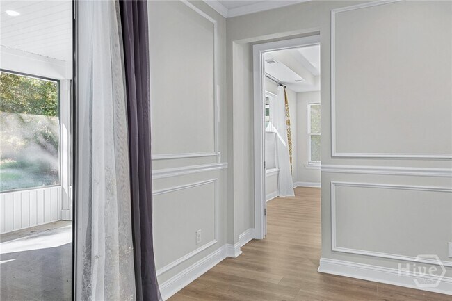 Building Photo - 241 Ridgewood Park Dr S