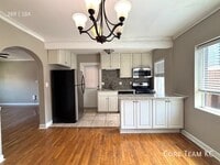 Building Photo - 1107 W 45th St