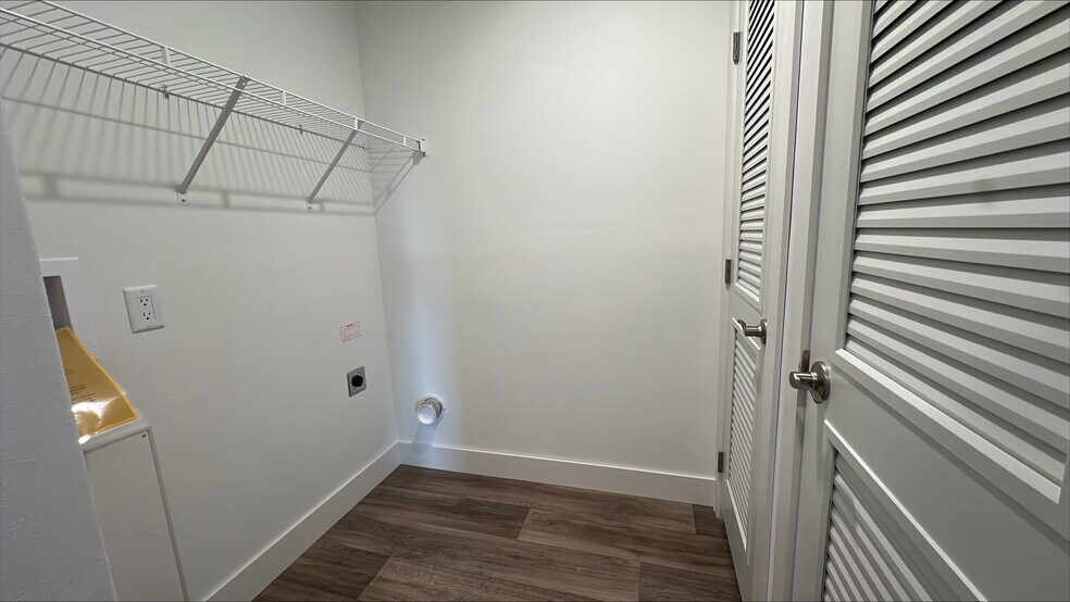 Building Photo - 6 Lapin St