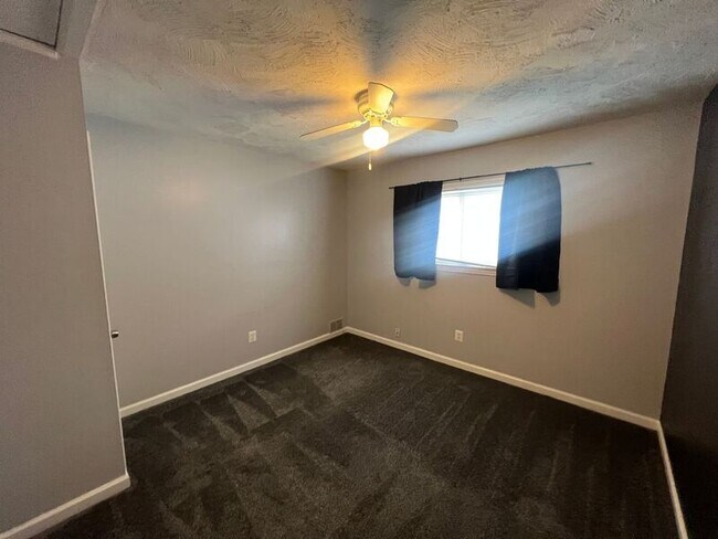 Building Photo - 9433 Sylvia St