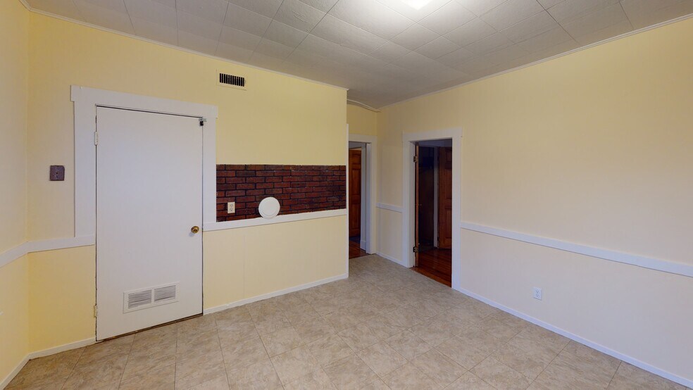 Building Photo - 19 Studley Ave