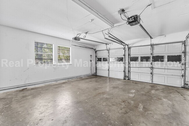 Building Photo - 2827 Blackwood Dr