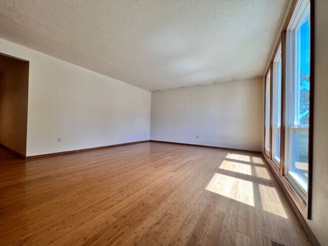 Building Photo - Beautiful Home in Boise!  *Special $300 OF...