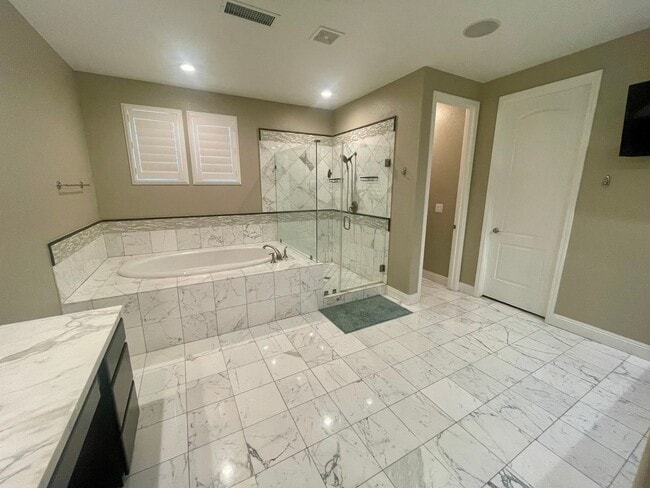 Building Photo - Stunning Single-Level Toll Bros. Home in G...