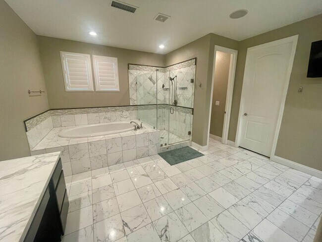 Building Photo - Stunning Single-Level Toll Bros. Home in Gated Damonte Ranch Community