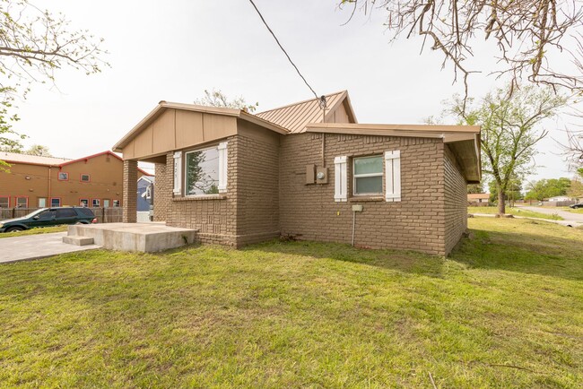 Building Photo - 3 Bed | 2 Bath in Coweta!