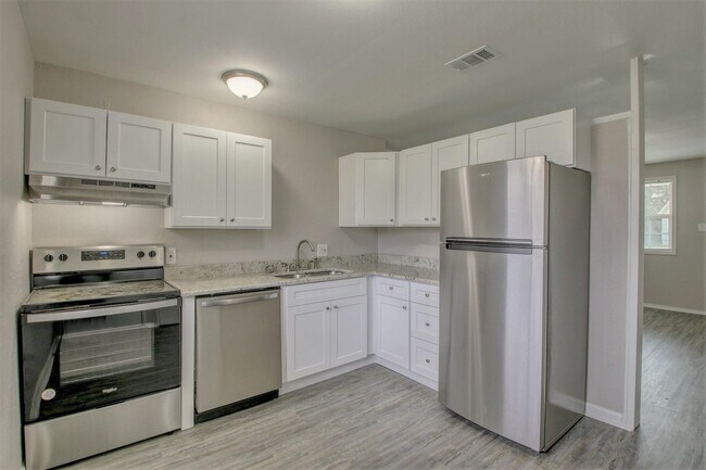 Building Photo - 20 Hiland Pl