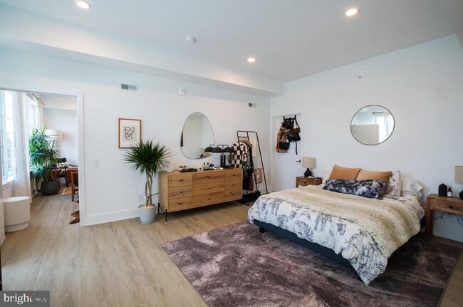 Building Photo - 1324 Frankford Ave