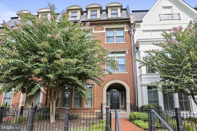 Building Photo - 10777 Symphony Park Dr