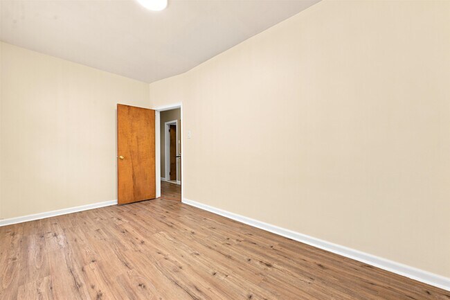 Building Photo - 164 W 31st St