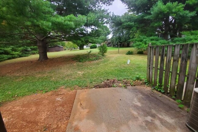 Building Photo - 102 Settlement Dr