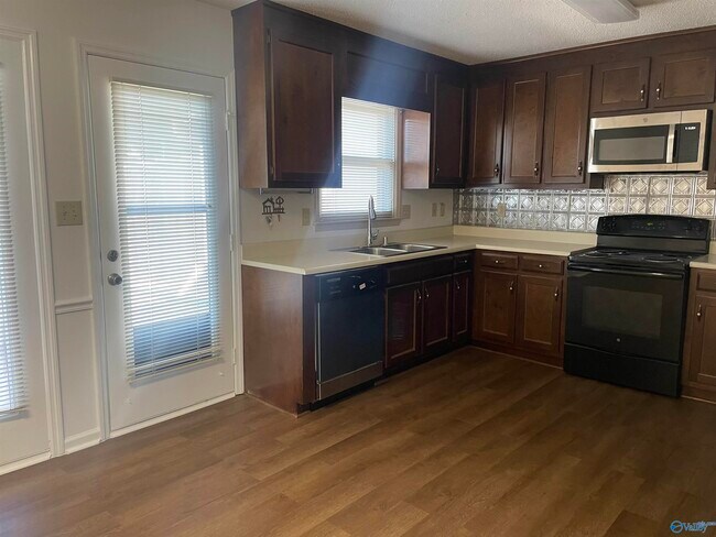 Building Photo - 6613 Steeplechase Dr NW