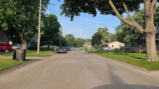 Building Photo - 2317 Lyon St