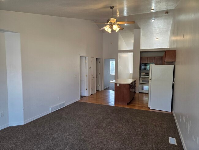 Building Photo - 212 Lyman Ln