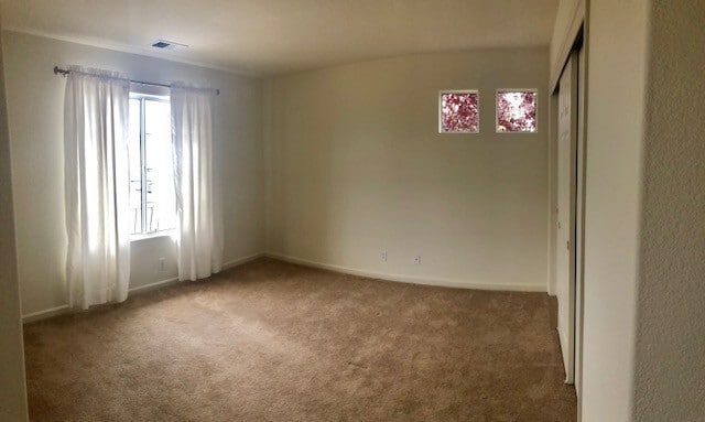 Building Photo - Clean 4 Bedroom, 2.5 Bath Home with 3 Car ...