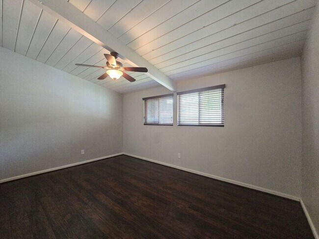 Building Photo - 5539 Baja Dr
