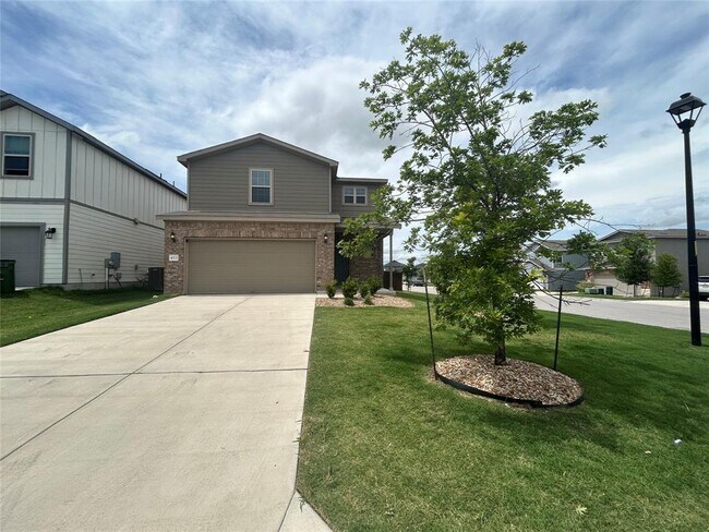 Primary Photo - 453 Stone Water Ln
