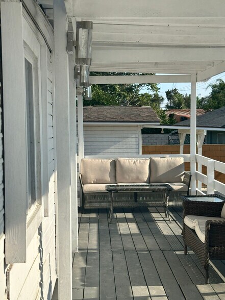 Building Photo - 8861 Live Oak Ave